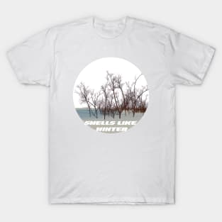 Smells like winter. Winter quote on beautiful winter landscape T-Shirt